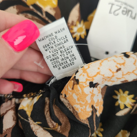 Rue 21 Women's Small Blouse Off-The Shoulder Keyhole Neckline 3/4 Sleeves Floral - Picture 12 of 13